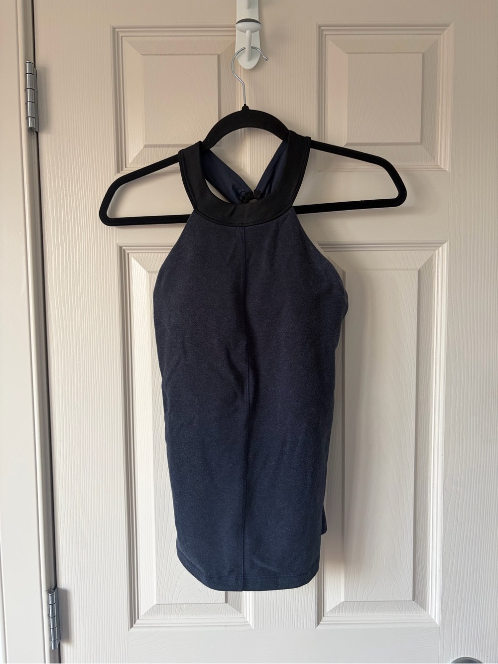 🍁 LULULEMON - Size 4 Navy Top - With Pads